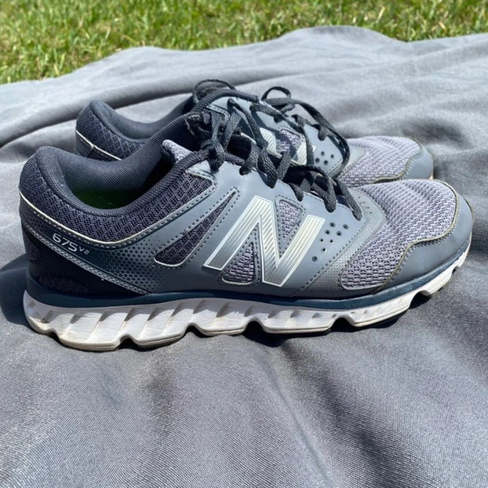 New Balance Men's Gray 675v2 Running Shoes s. 8.5